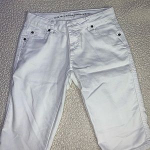 ARIZONA JEAN CO | White Knee Length Shorts